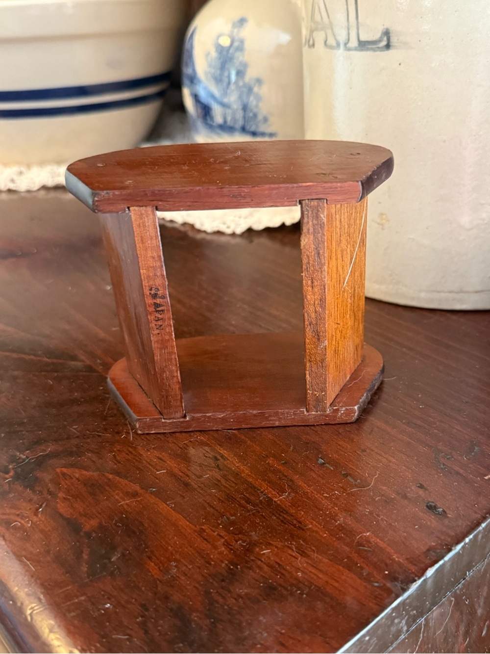 Vintage tiny wood trinket shelf. - Picture 4 of 8